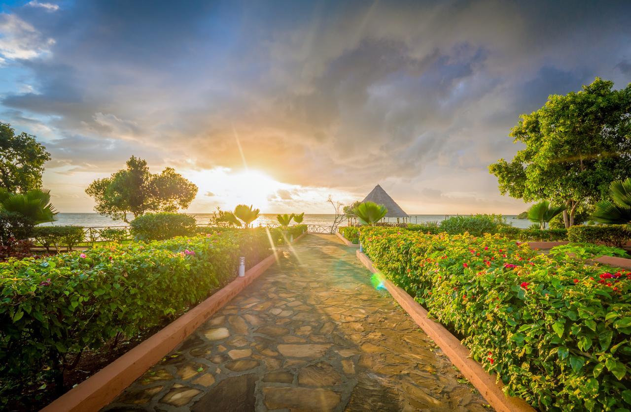 Azao Resort & Spa Pongwe Buitenkant foto
